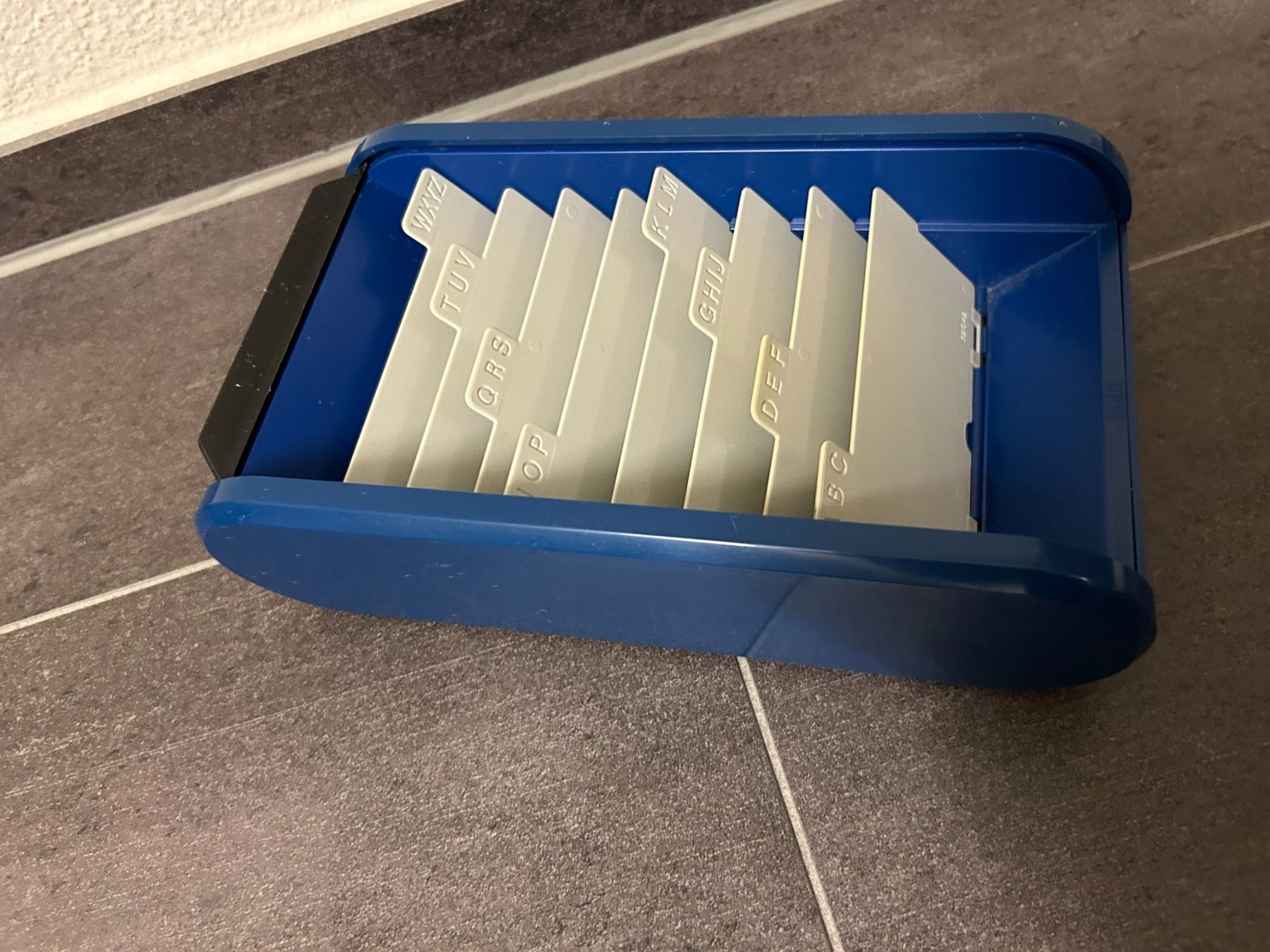 Contenitori & Simili: Helit Visitenkarten-Box mit Rolloverschluss – Usato da Hagendorn venduto da Teora66 1