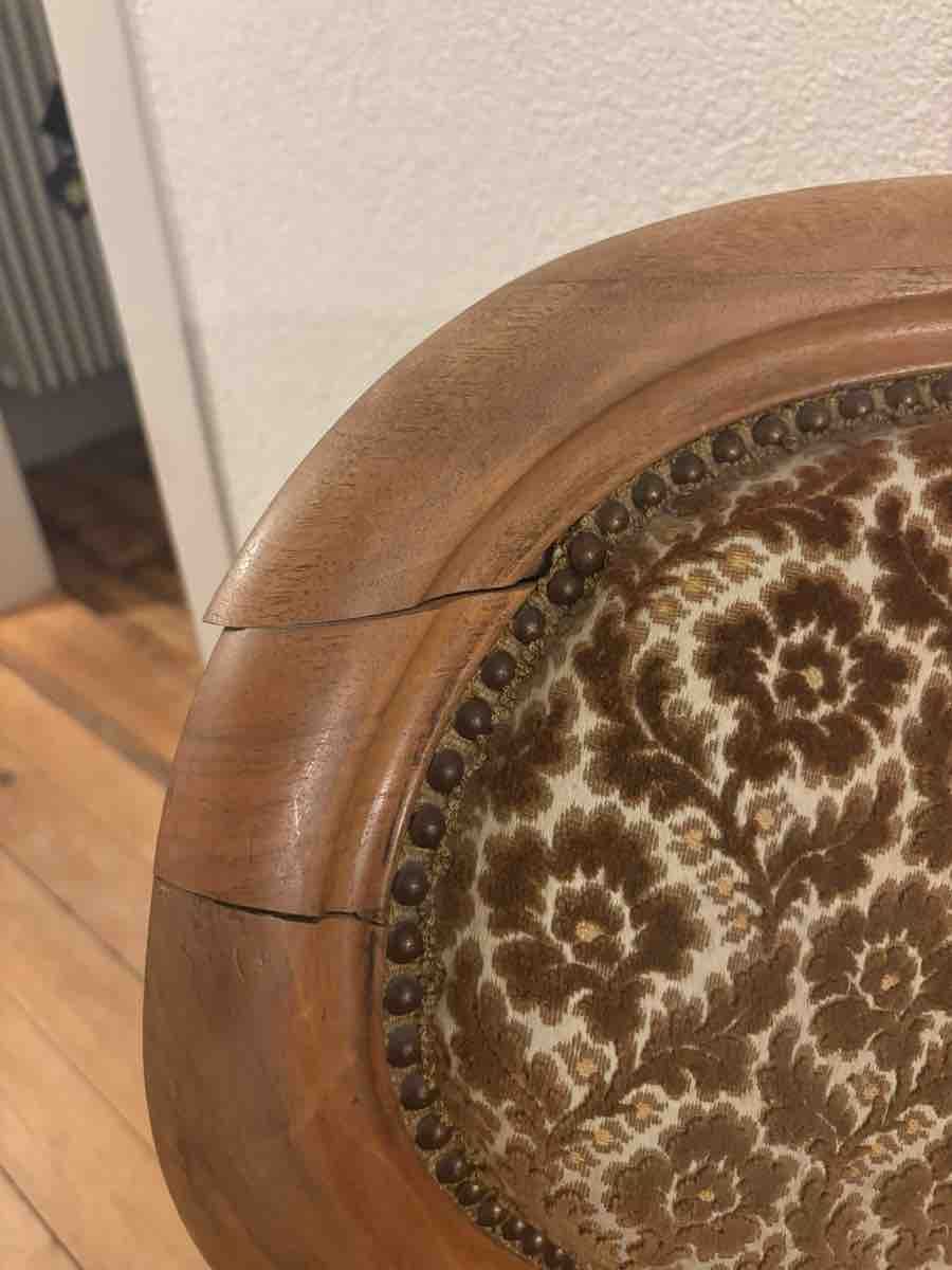 Divani: Antikes Sofa aus Holz mit Stoffbezug – Usato da Muri AG venduto da simu_98 2