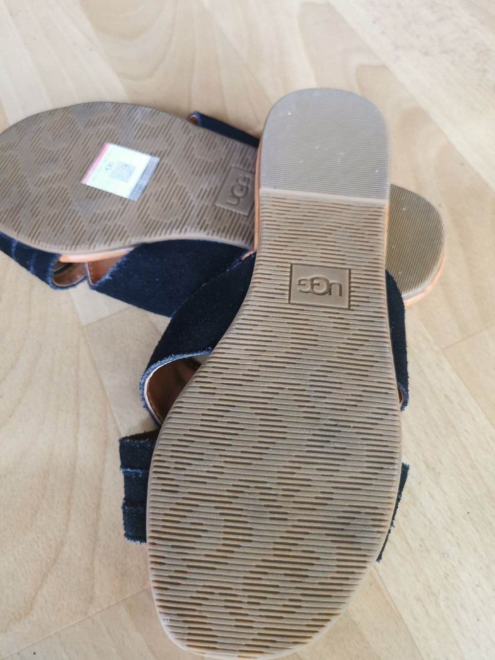 Ugg Damenschuhe: UGG Damen Schuhe Gr 37. – Gebraucht aus Schlieren von vlalif 4