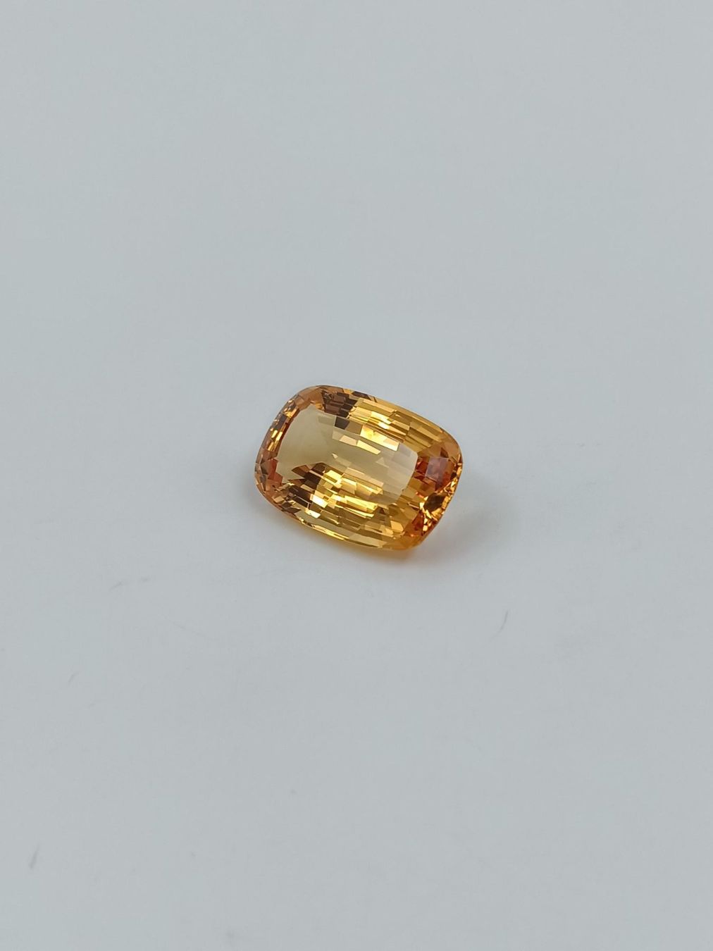 Pietre preziose: 1 HONIGGOLDFARBENER TOPAS 69.58 CT. – Usato da Luzern venduto da EdiGem 4
