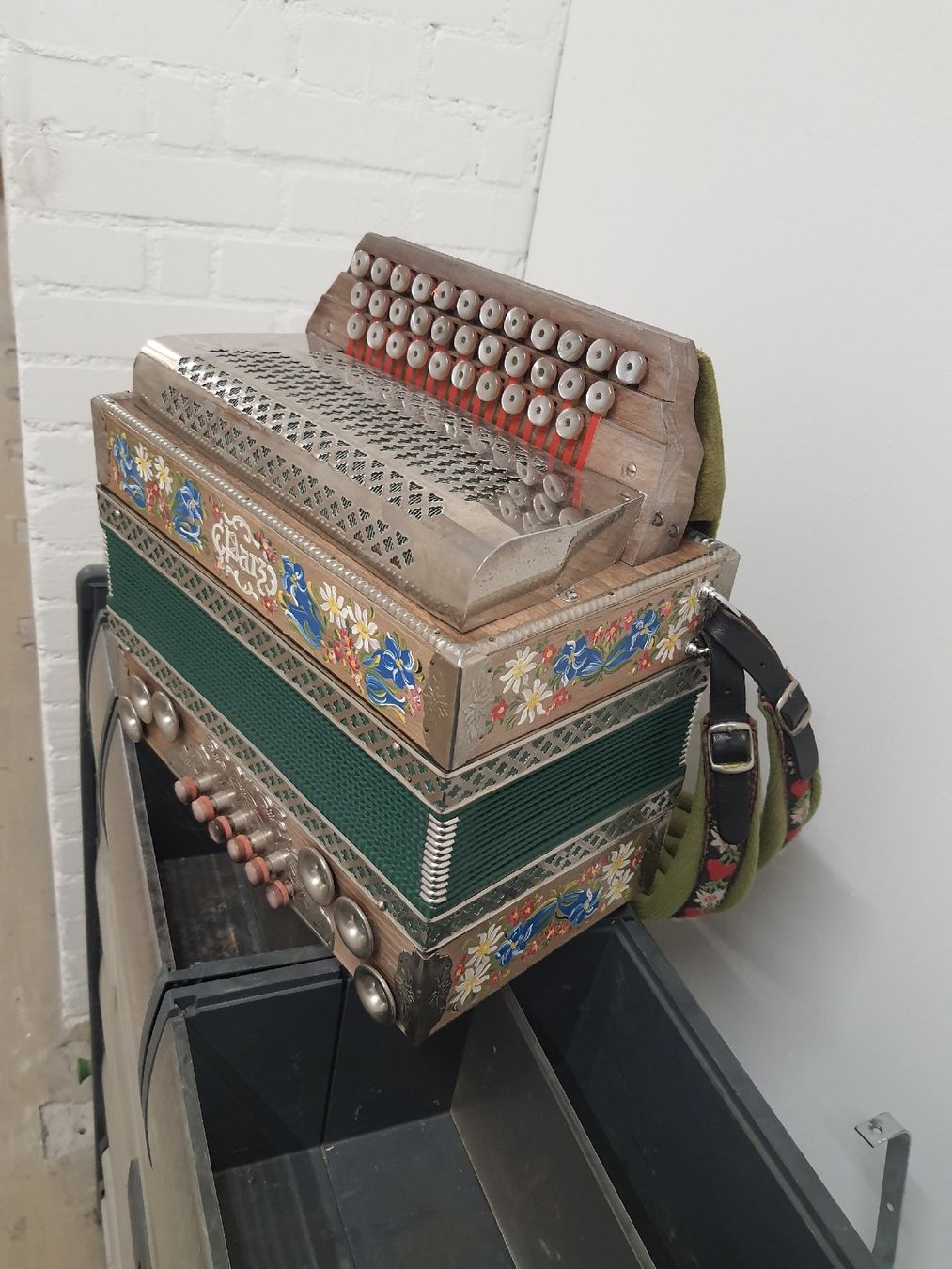 Instruments de musique: accordéon autrichienne  – D'occasion à Pont-de-la-Morge par Mirabelle0 3