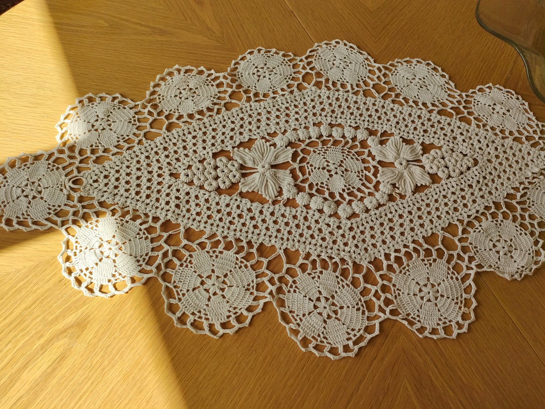Coperte: Tischdecke gehäckelt – Usato da Brugg AG venduto da Mashaba 3