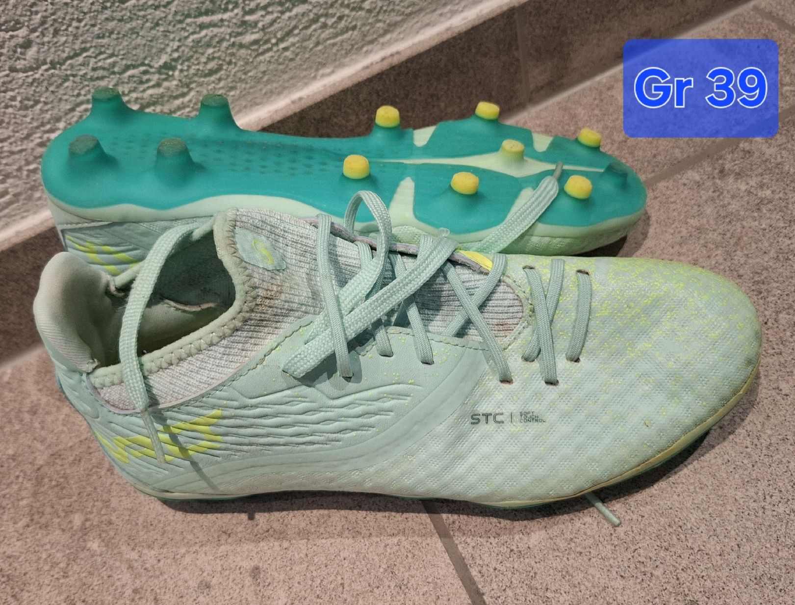 Scarpe da uomo: Fussballschuhe Gr 39, leicht & bequem – Usato da Zollbrück venduto da schnegge070780