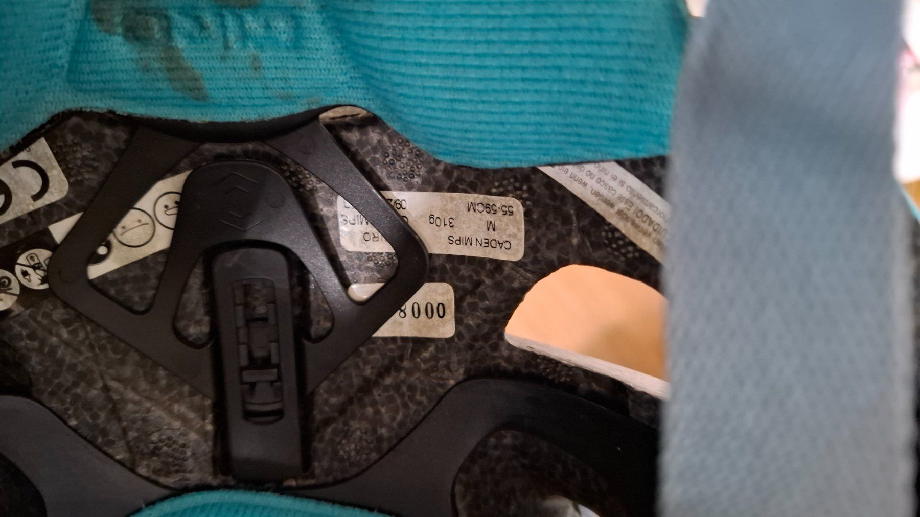 Giro Casques: Fahrradhelm Giro – D'occasion à Alpthal par Ing3_rid 2
