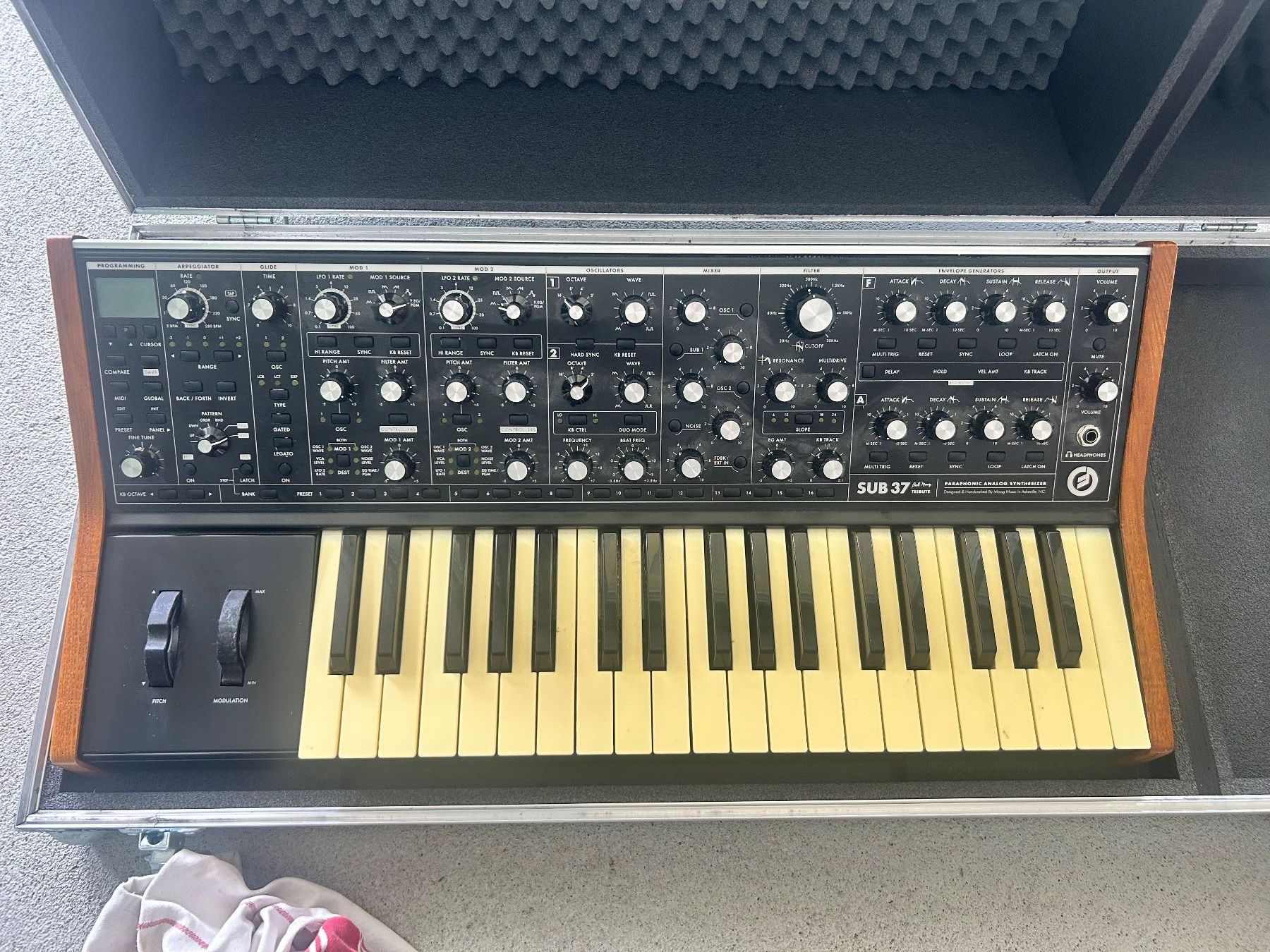 Moog Strumenti musicali: Moog Sub 37 – Bob Moog Tribute Edition | mit Hardcase – Usato da Bern venduto da yanmosi