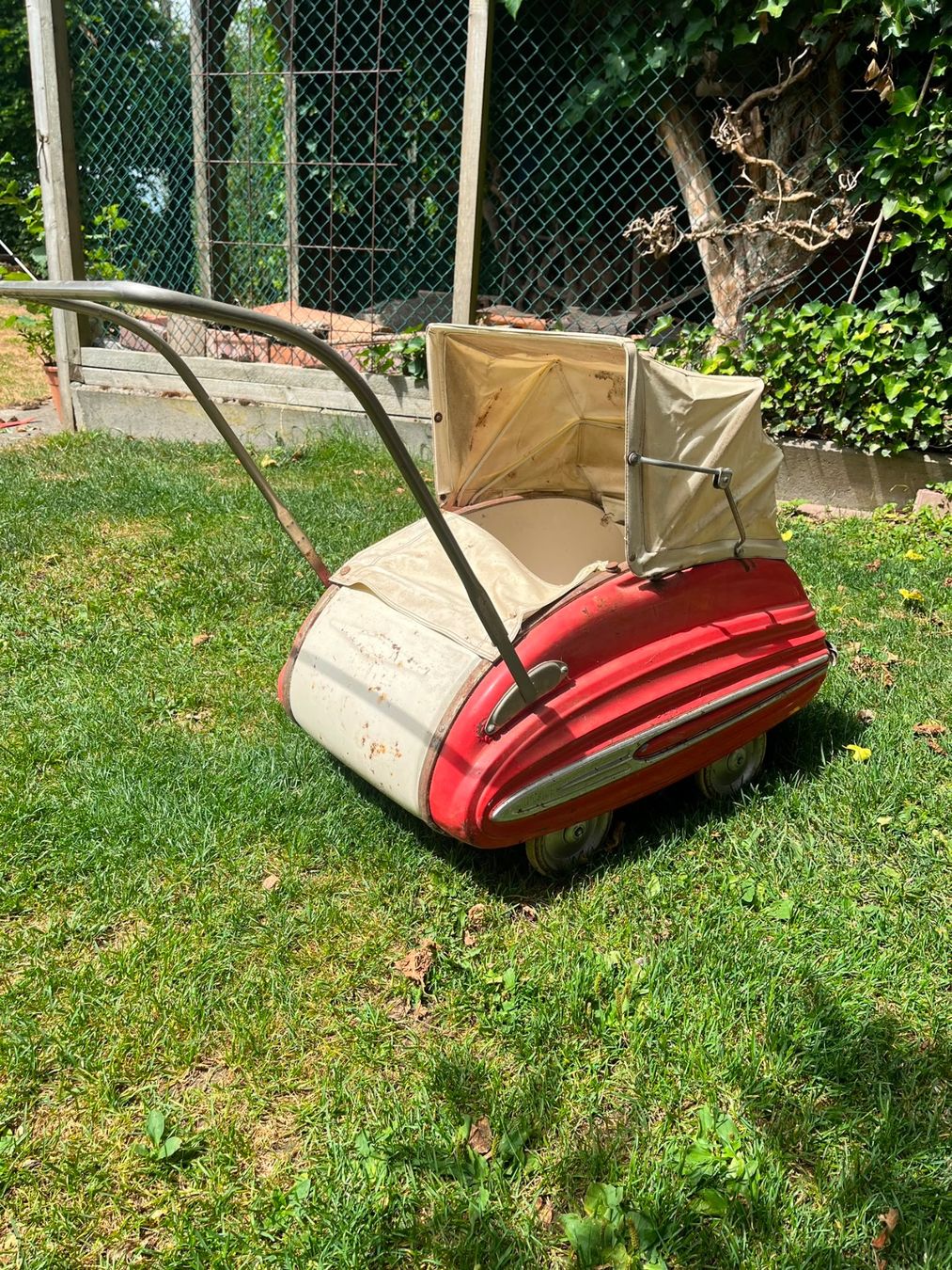 Carrozzine per bambole: Antiker Puppenwagen – Usato da Aadorf venduto da ueli34