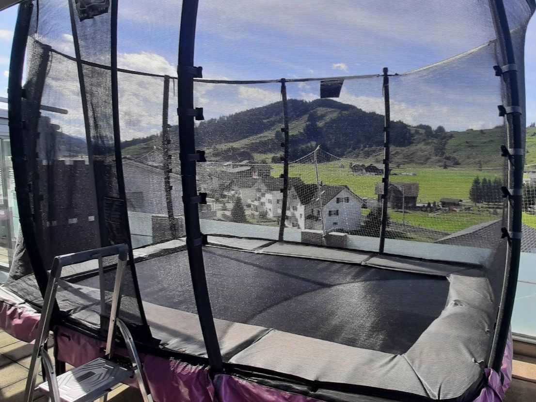 Trampolines: Trampolin EXIT Elegant Premium 214x366 ab CHF 1.00 – D'occasion à Rothenthurm par Schefe 3
