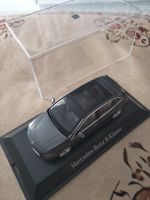 Modellauto Mercedes-Benz B-Klasse Dunkelgrau mit Vitrine