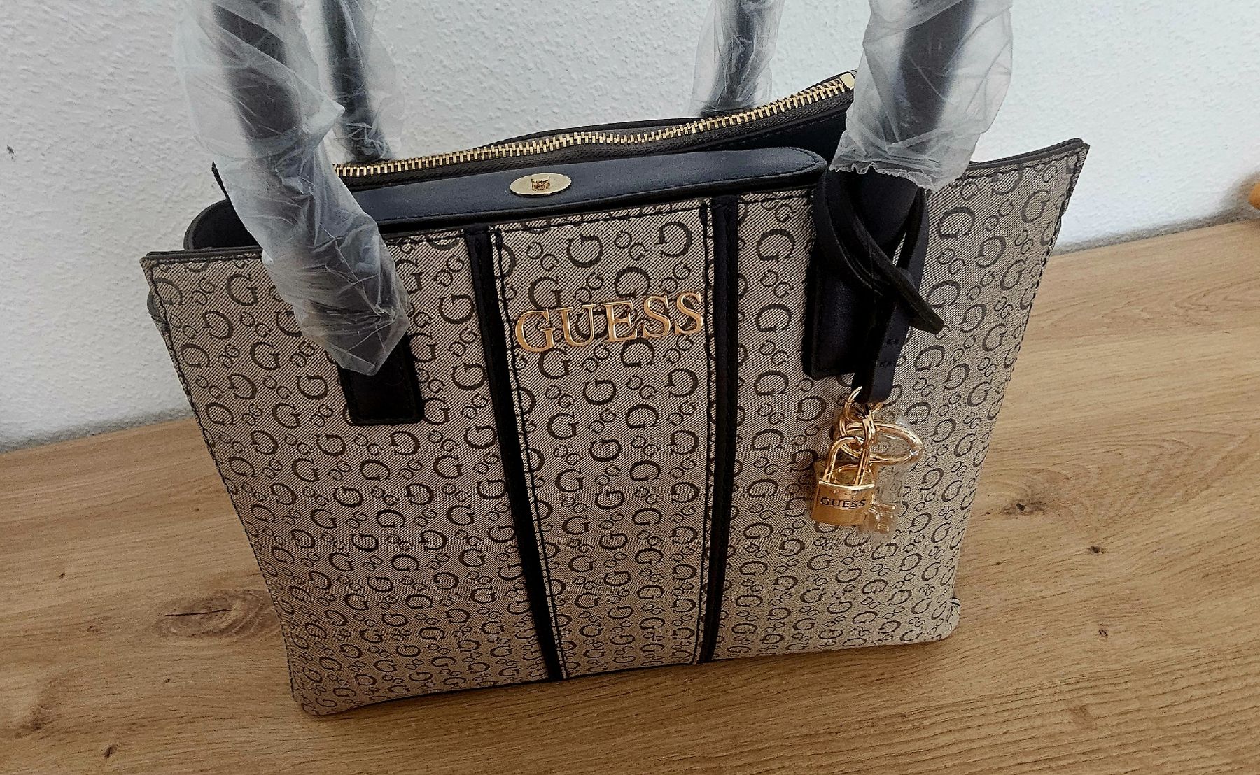 Guess Taschen für Damen: New GUESS bag  – Neu und originalverpackt aus Peseux von dzo_yyk6 4