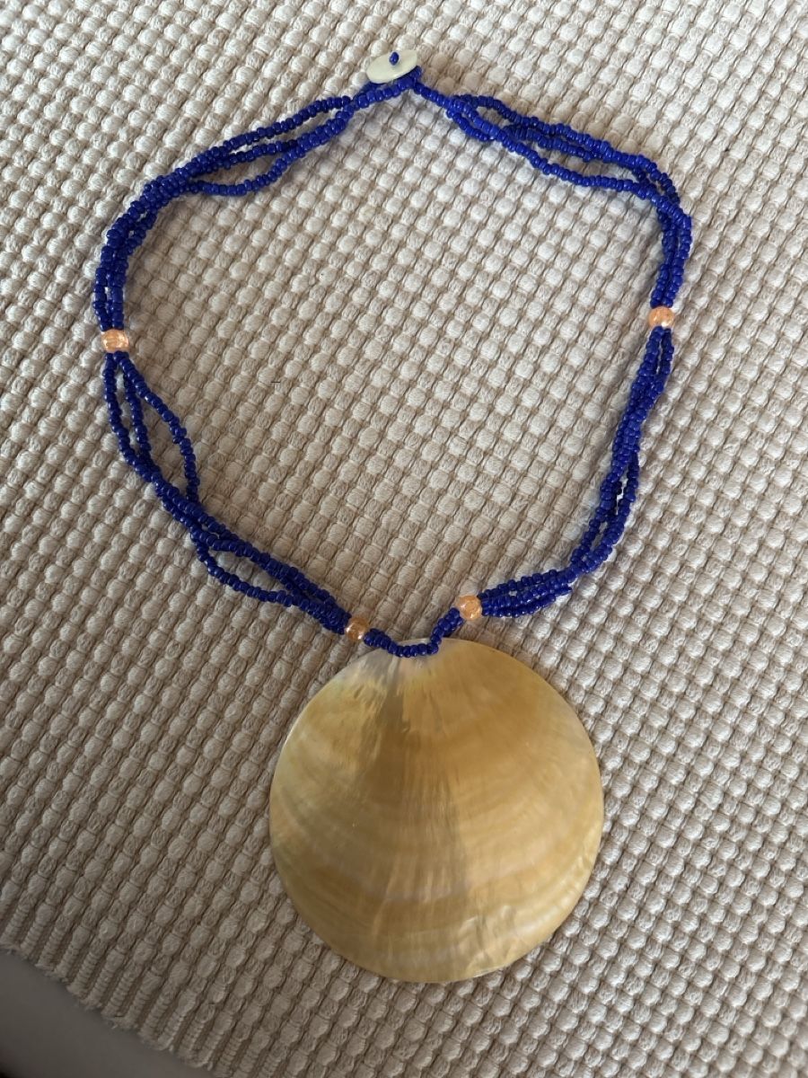Catenine: Kette mit grossem Muschel / Perlmutt Anhänger – Usato da Rümlang venduto da BoutiqueMonique16