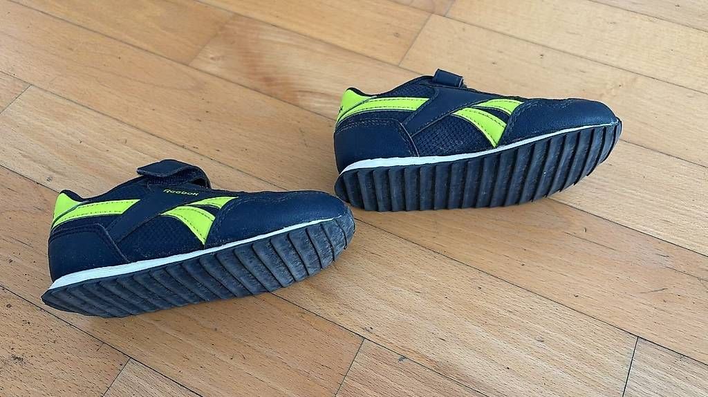 Reebok Scarpe per ragazzi: Reebok Kinder Sneaker Schuhe 24.5 – Usato da Herisau venduto da Ausserrhodner