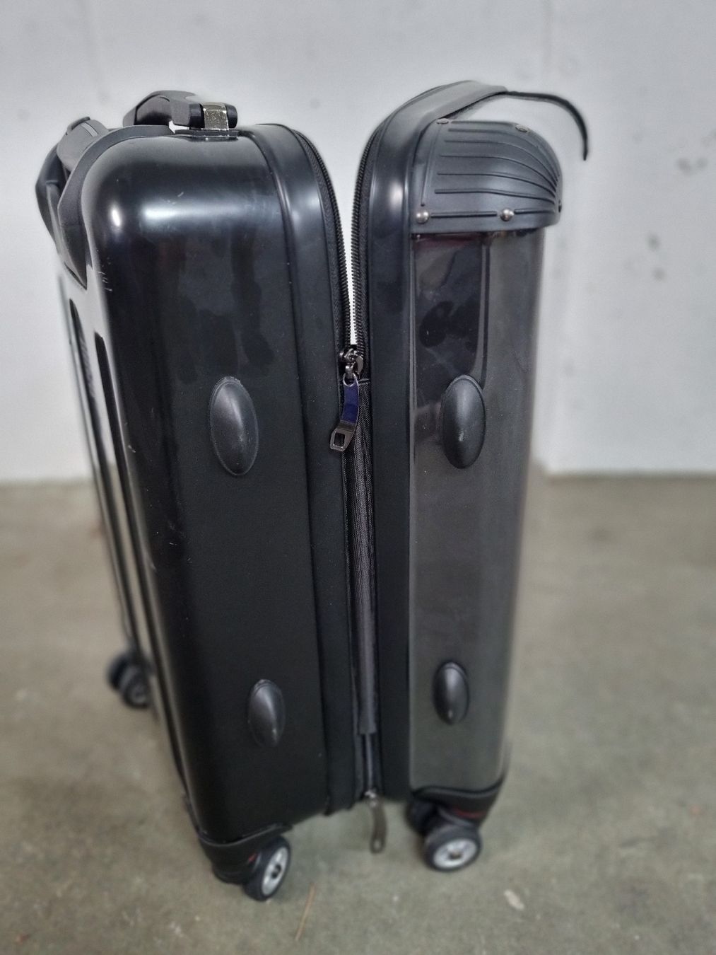 Valigie & Borse: Neuwertiger Trolley/Koffer, Hartschale, Schwarz – Nuovo (secondo la descrizione) da Nottwil venduto da Janny77 4