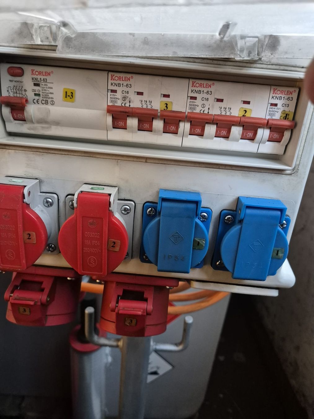 Elektrotechnik: Stromverteiler mit Ständer 16 A – Gebraucht aus Villnachern von slada2025 2