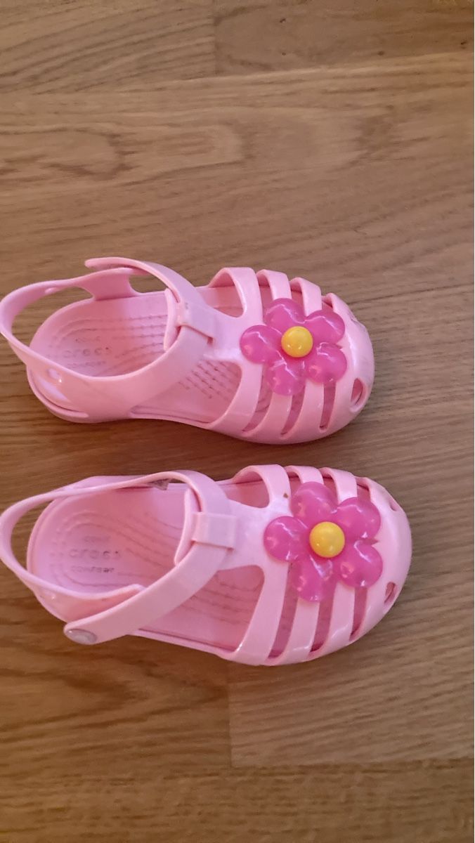 Scarpe per ragazze: Sandalen rosa Grösse 20 mit Blumen – Nuovo (secondo la descrizione) da Wettingen venduto da Nini54