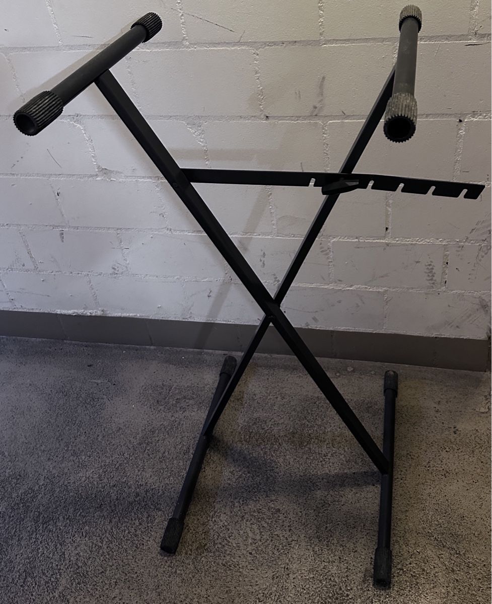 Supporti per strumenti musicali & leggii: Keybordständer – Usato da Burgdorf venduto da Blau4002 1