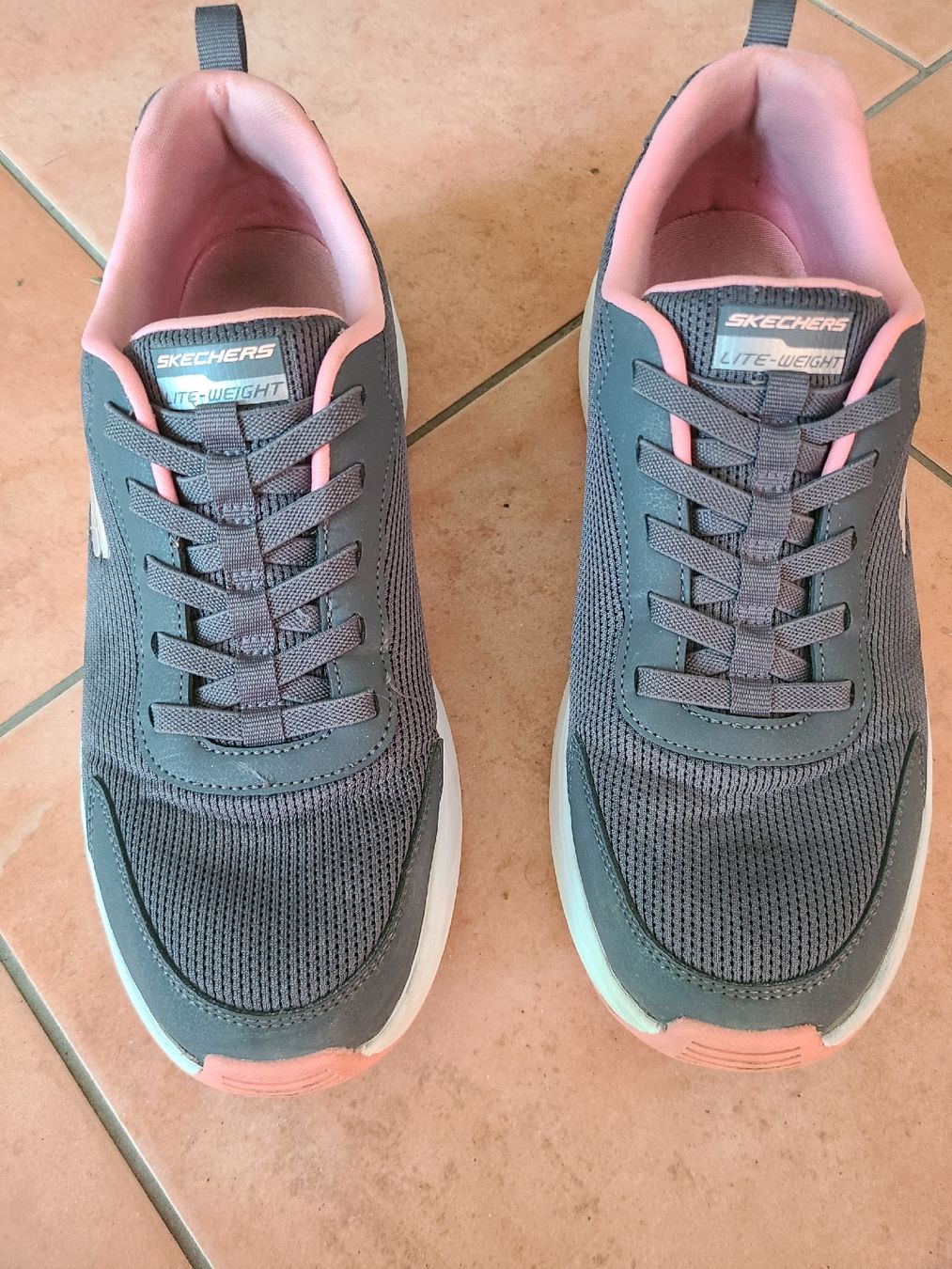 Skechers Scarpe da donna: Bequeme Damen Slechers Schuhe, gr 41 – Usato da Zihlschlacht venduto da Sun25 1