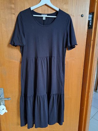 Schwarzes Jersey Kleid von bonprix - Gr. 40/42