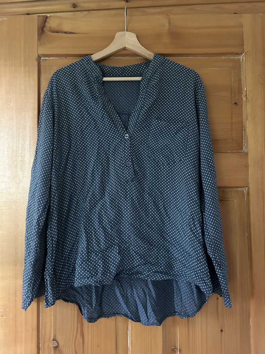 Chemisiers: Damen Bluse, Grösse M, blau mit Muster – D'occasion à Frauenfeld par jae_vs6j