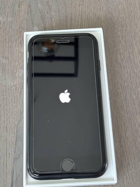 Telefoni cellulari / Smartphones: Apple iPhone SE (3rd Gen) – Usato da Lachen SZ venduto da da.mzzi 1