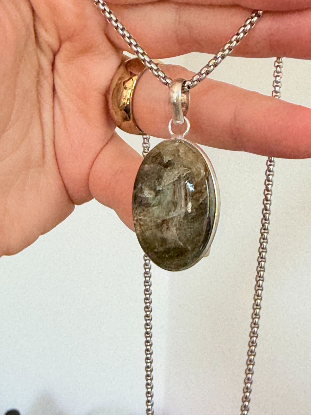 Catenine: Collier avec pendentif en pierre naturelle labradorite – Nuovo e nell'imballaggio originale da Genève venduto da AWWA