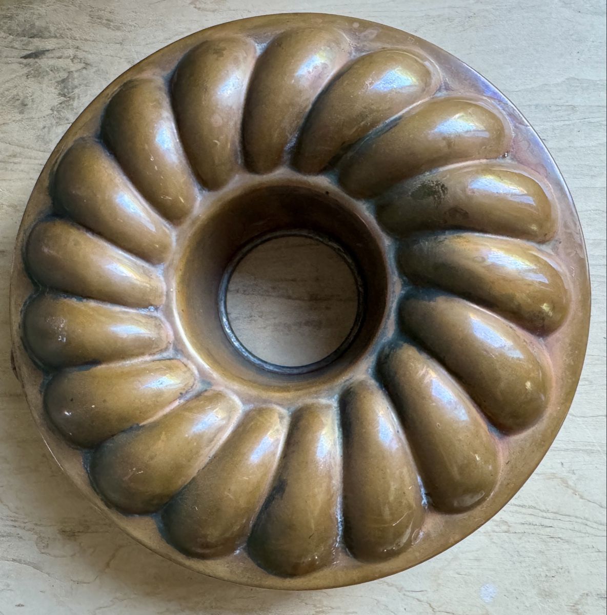 Moules à gâteaux: Alte Backform aus Kupfer Ringform Kranzform 23 cm – D'occasion à Rothrist par Luckywinner 1