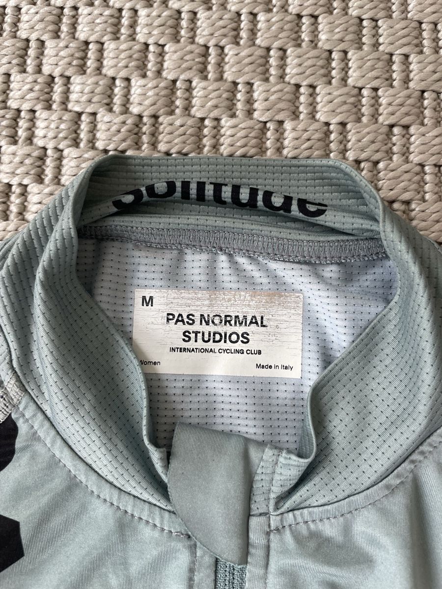 Pas Normal Studios Canottiere & Pantaloni: Pas Normal Studio Trikot Damen Gr. M – Usato da Zürich venduto da katidust 2