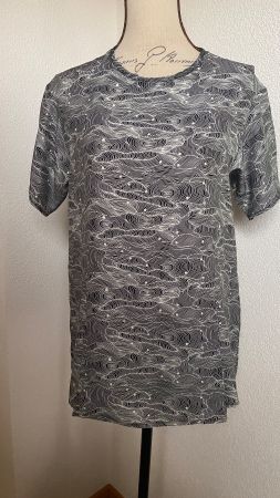 T-shirt graphique noir et blanc, taille S, stylé