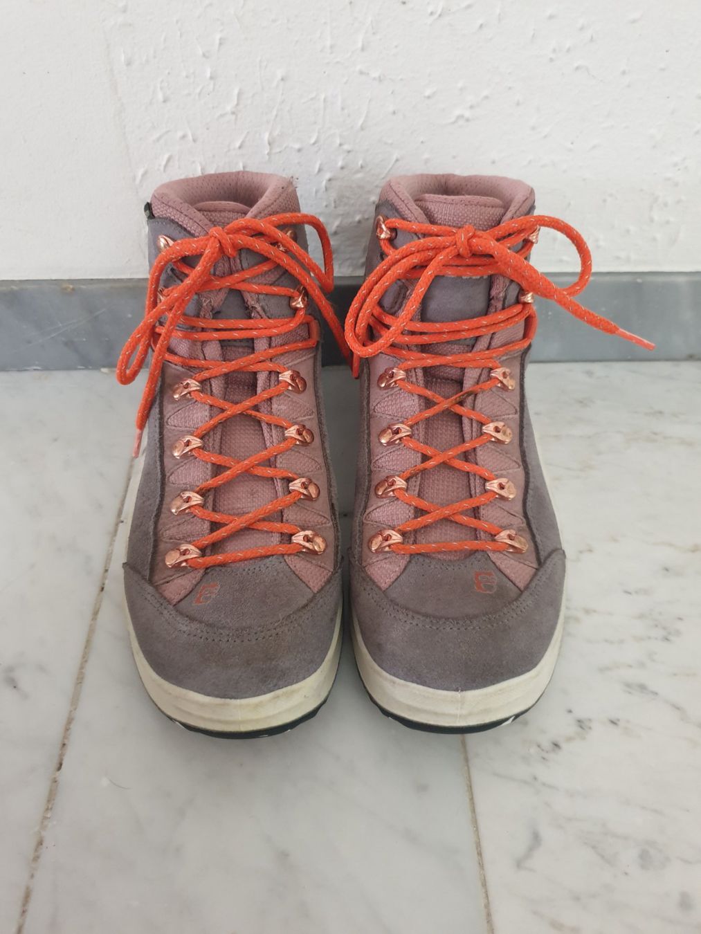 Lowa Scarpe per ragazze: Lowa Wanderschuhe Grösse 37 – Usato da Unterengstringen venduto da Ypsilony 1