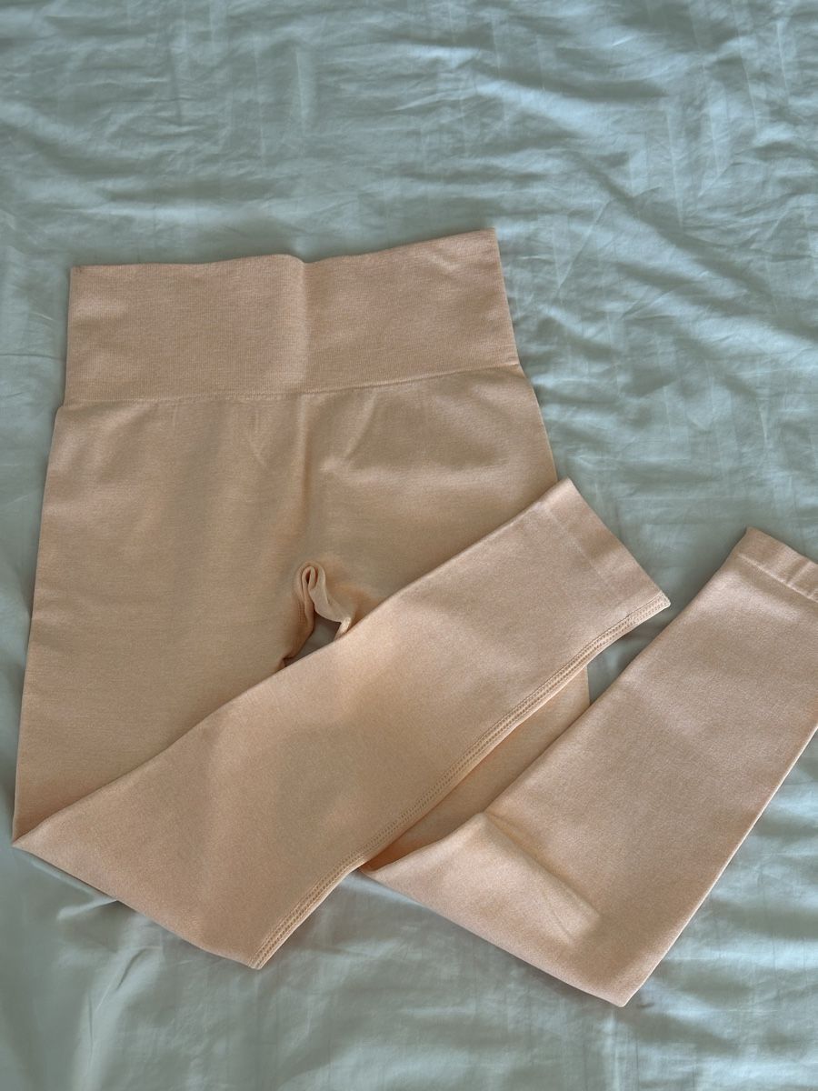 Leggings: Halara Leggings Coral – Nuovo (secondo la descrizione) da Zürich venduto da pop_wv8q