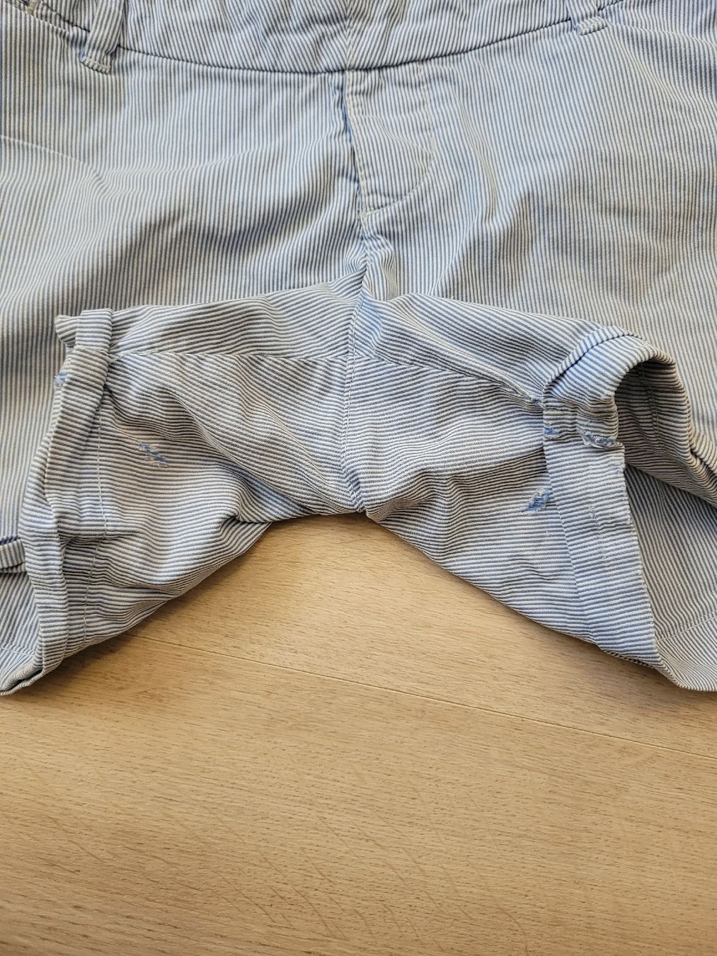 Pantaloni: kurze Umstandshose Gr. L – Usato da Lupsingen venduto da sta_wgg5 2