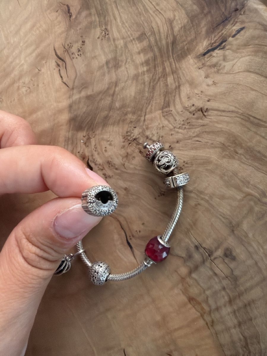 Pandora Bracciali & Braccialetti: Pandora Armband mit diversen Anhänger  – Difettoso da Uster venduto da Ninii003 1