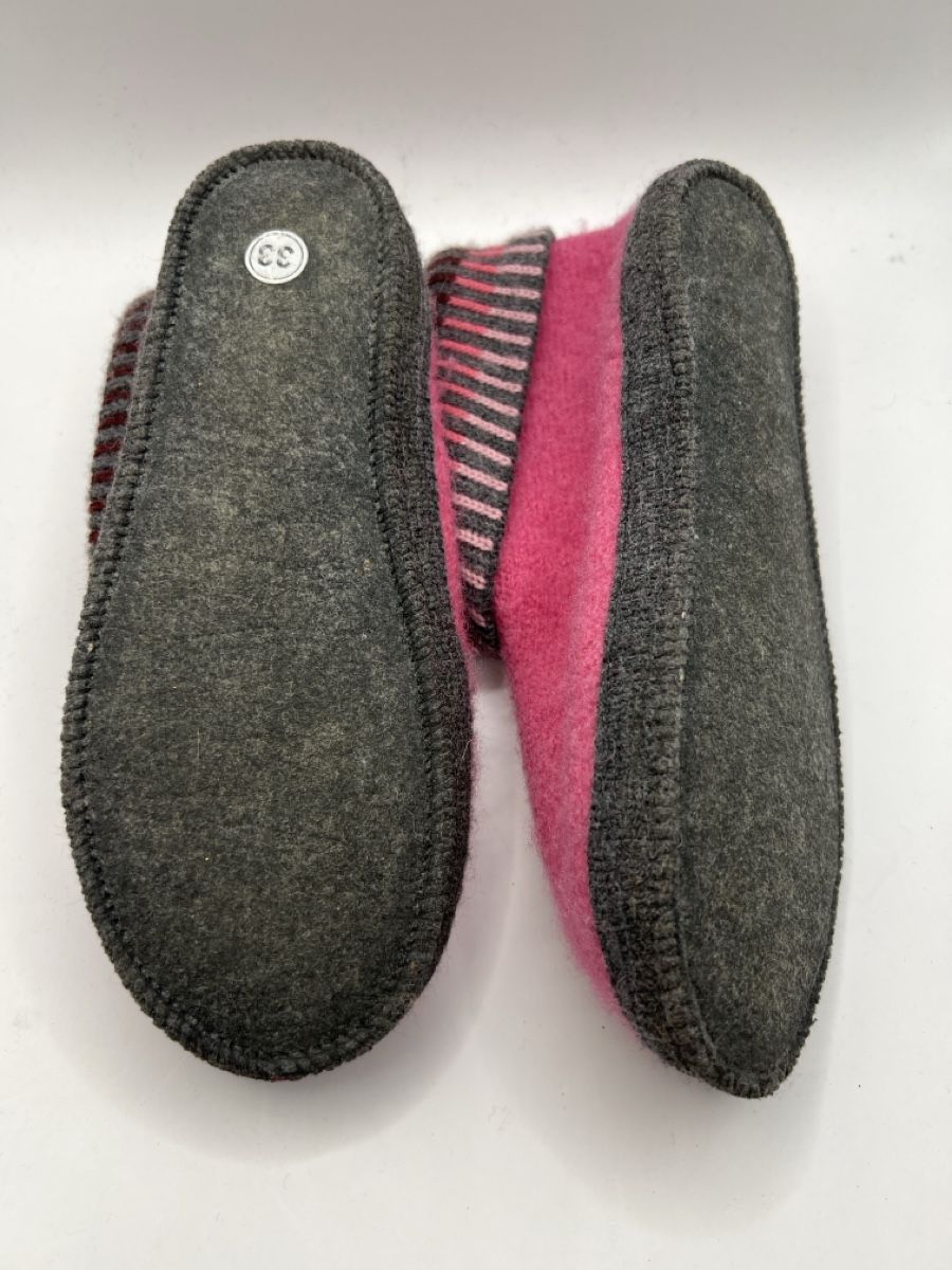 Schuhe für Jungen: Hausschuhe - Gr. 33 – Gebraucht aus Zuchwil von Commander0 2
