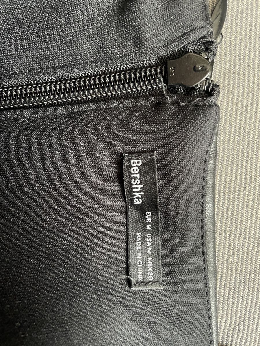 Bershka Top: Schwarzes Bustier Top, Grösse M – Usato da Mauren venduto da acht33null 2