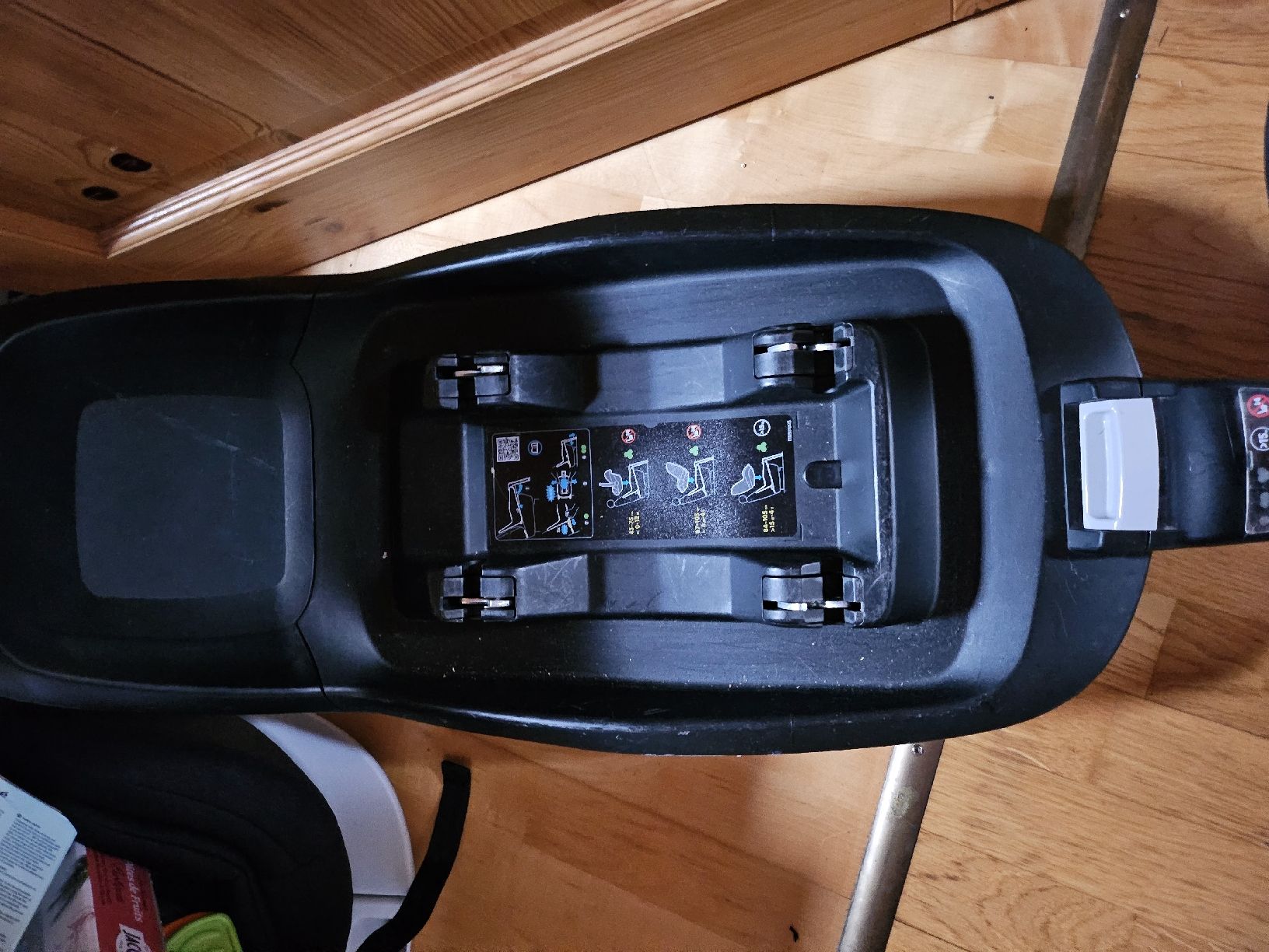 Sièges auto: base isofix – D'occasion à Chavannes-sous-orsonnens par nes_cb72