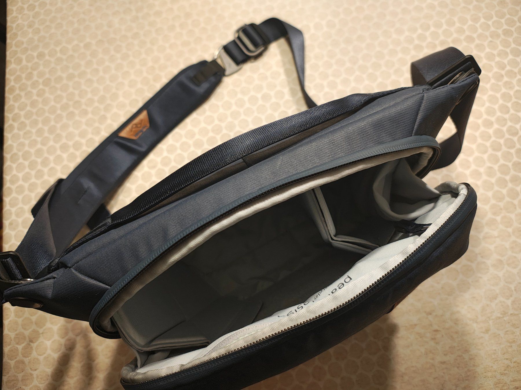 Taschen: Fototasche Peark Design Everyday Sling 6L v2 Midnight – Neu (gemäss Beschreibung) aus Bonstetten von Navilo 1