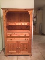Schrank im Bauernmöbel-Stil