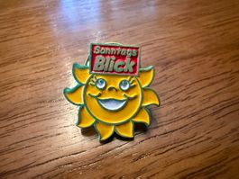 Anstecknadel Sonntags Blick Sonne gebraucht Zustand