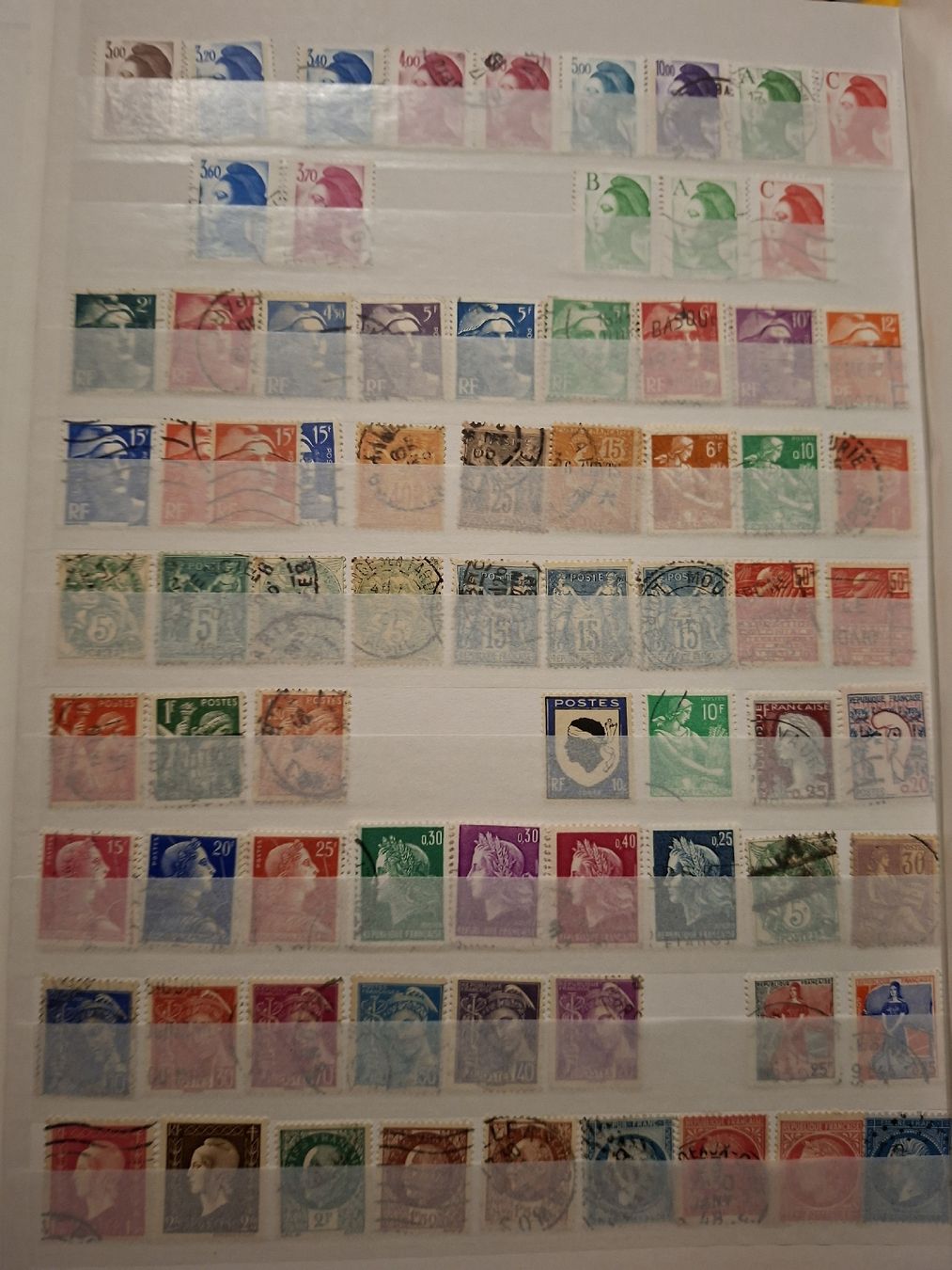 Tutti i francobolli: Briefmarken Album Frankreich eher Modern  – Usato da Balgach venduto da SIMEON27