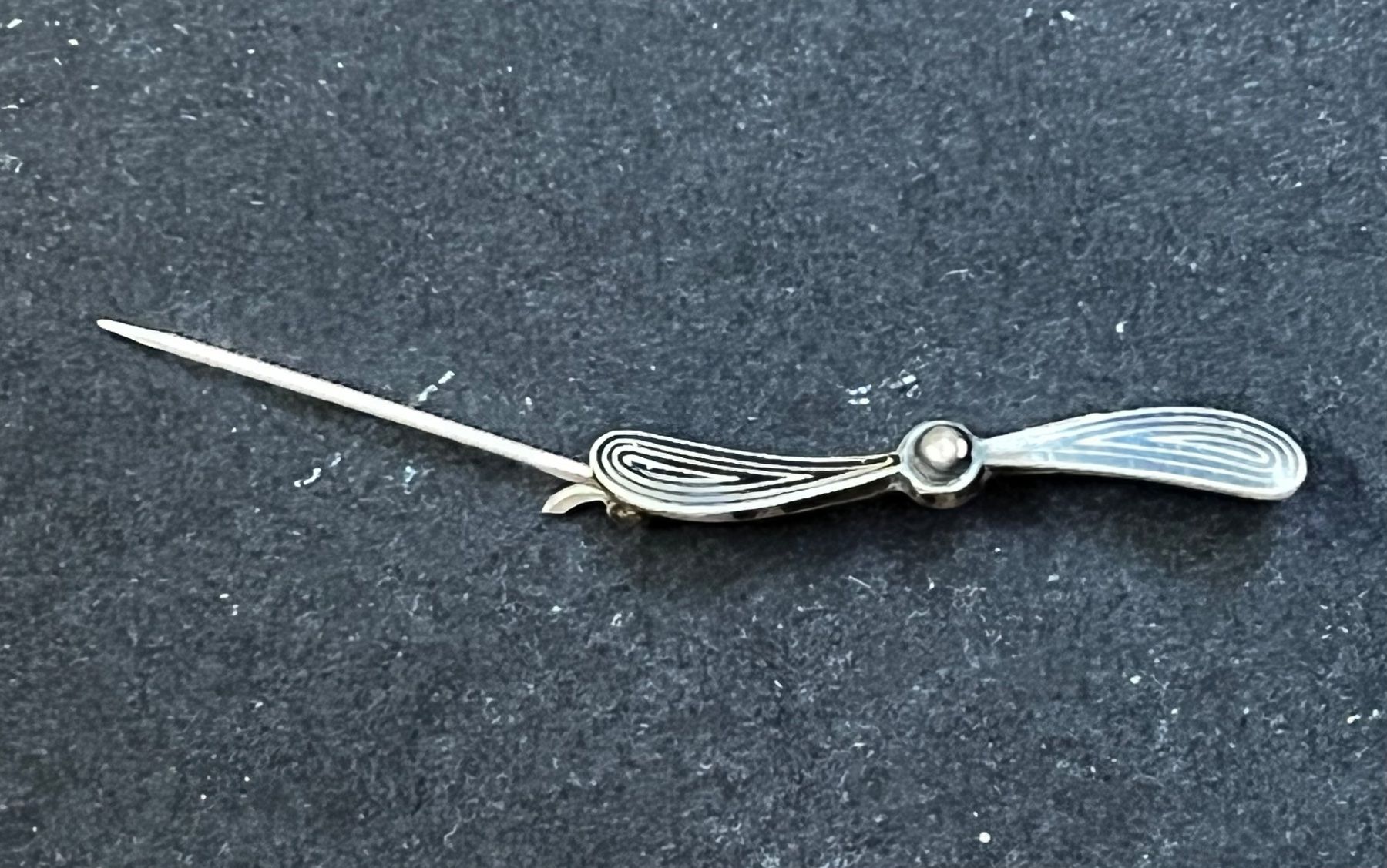 Spille & Fermagli: Antike Brosche "Flugzeugpropeller" - Silber – Usato da Zürich venduto da FV.vintage 2