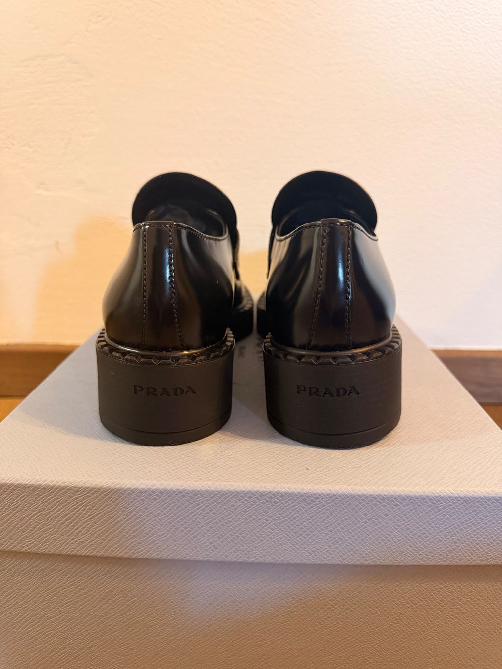 Prada Damenschuhe: Prada Chocolate Loafers - Gr. 38.5 – Neu und originalverpackt aus St. Moritz von PauloM98 4