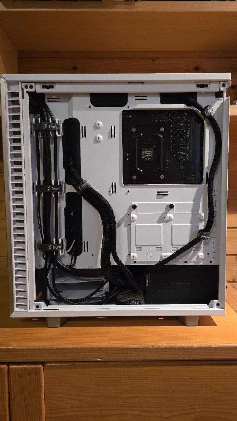 PC: Workstation / gaming Pc – Usato da Schwanden GL venduto da phi_6tkv 4