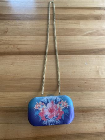 H&M Clutch mit Kette für den Sommer