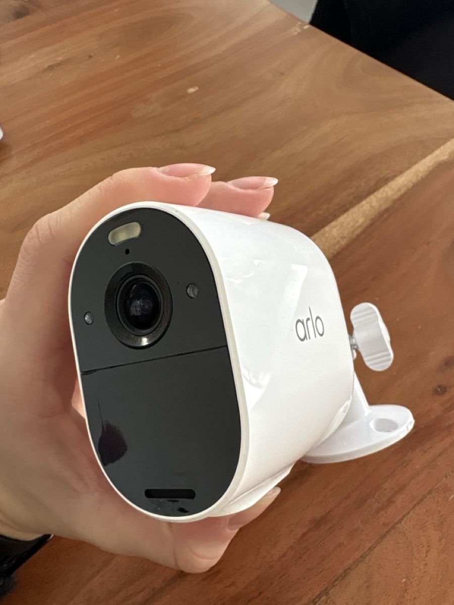 Arlo Camcorder: Arlo XL Spotlight Überwachungskamera – Neu (gemäss Beschreibung) aus Meilen von mogli_luna