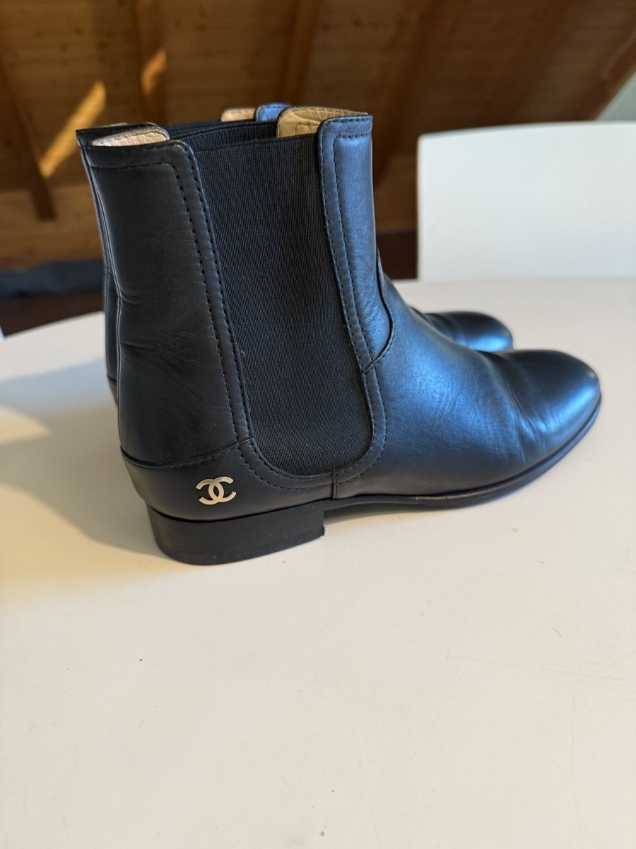 Chaussures femmes: Chanel Stiefeletten Schwarz – D'occasion à Schwerzenbach par Cscollazo 4