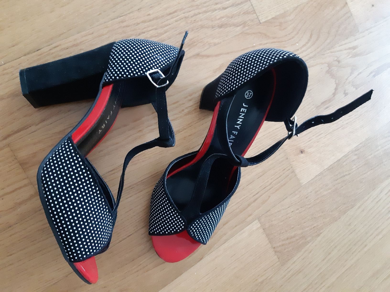 Scarpe da donna: Sommerschuhe / Sandalen – Usato da Rotkreuz venduto da PrelovedPicks 1