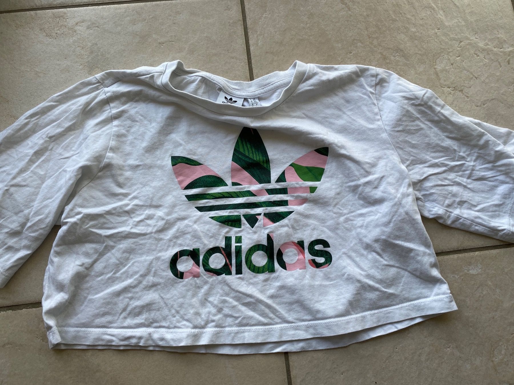 Adidas T-shirt: Adidas cropped T-shirt – Usato da Bolligen venduto da giu_2gf5