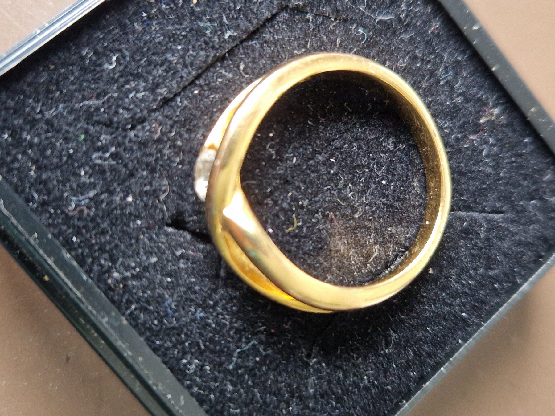 Anelli: goldfarbener Ring mit hübschem Stein – Nuovo (secondo la descrizione) da Aefligen venduto da Akoni 2
