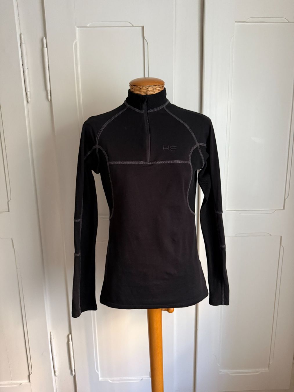 Maglioni & Felpe: HELIOT EMIL - Langarmshirt schwarz M – Usato da Zürich venduto da Diazaio