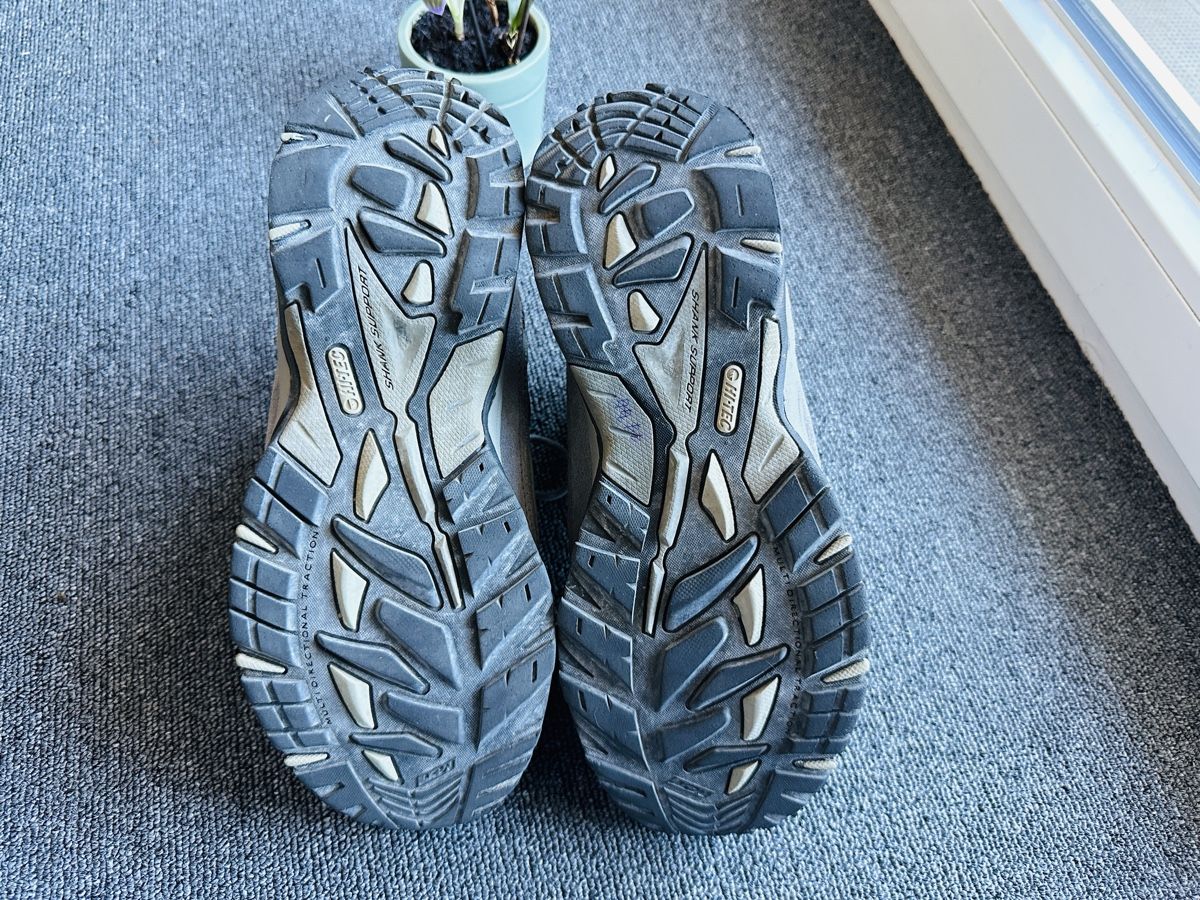 Hi-Tec Scarpe da uomo: HI TEC  boots unisexe taille 40 gris – Usato da Bulle venduto da Zaman66 7