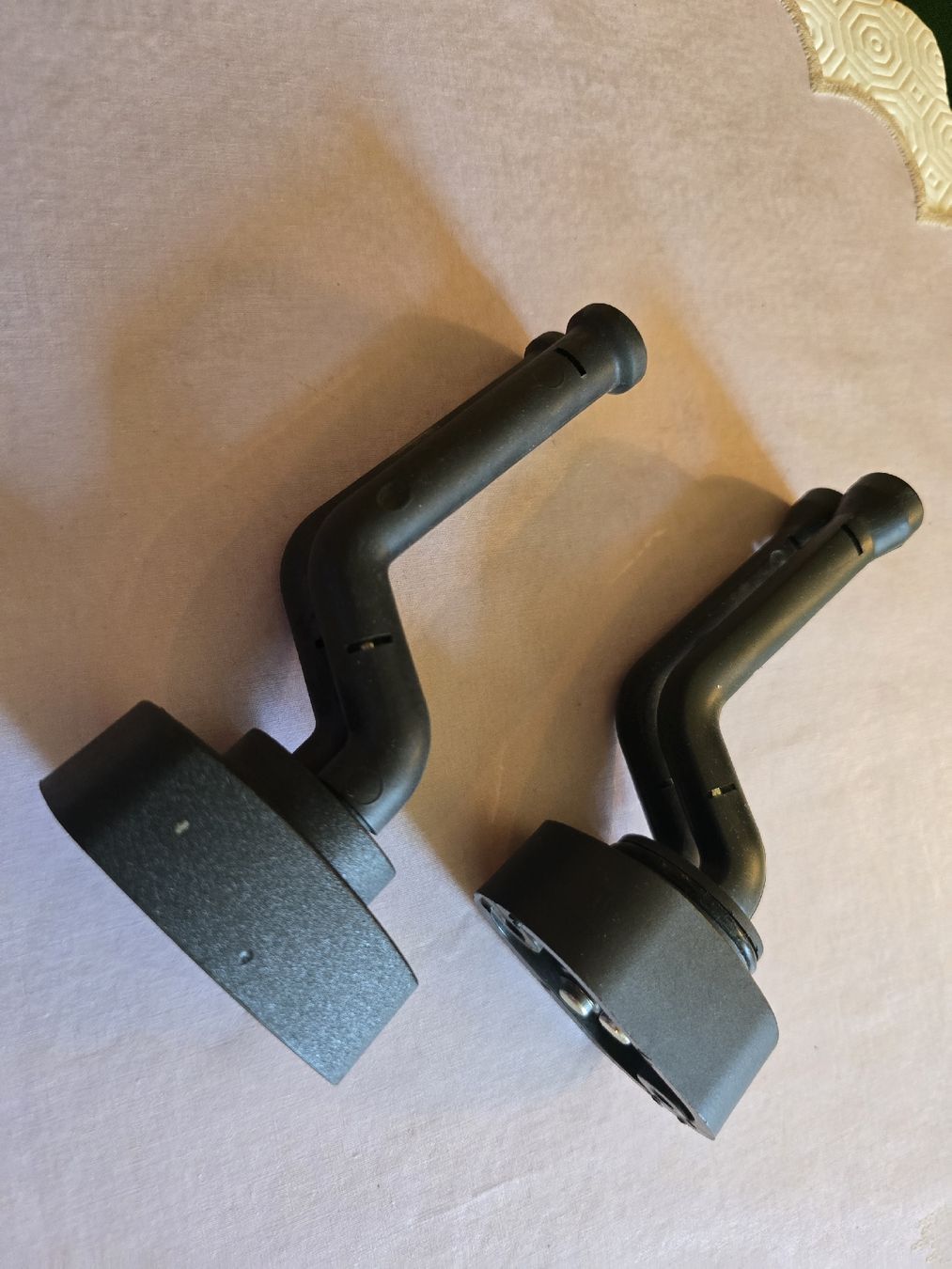 Musikinstrumente: 2 Stk. K&M Gitarren Wandhalter . – Gebraucht aus Zürich von Antiquedealer 2